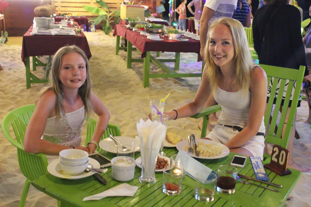 Lien Hiep Thanh Homestay & Beach Bar Дуонг-Донг Экстерьер фото