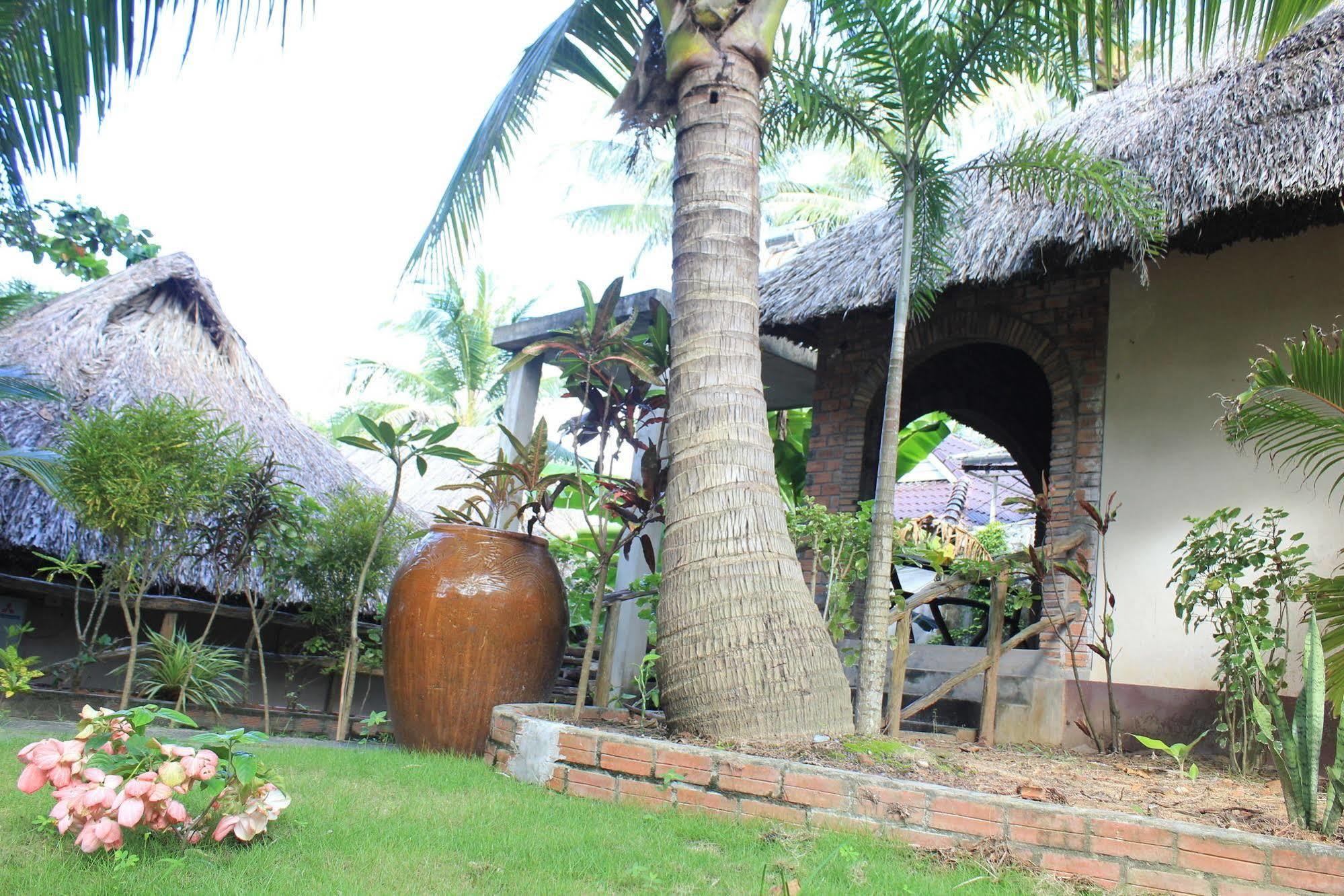 Lien Hiep Thanh Homestay & Beach Bar Дуонг-Донг Экстерьер фото