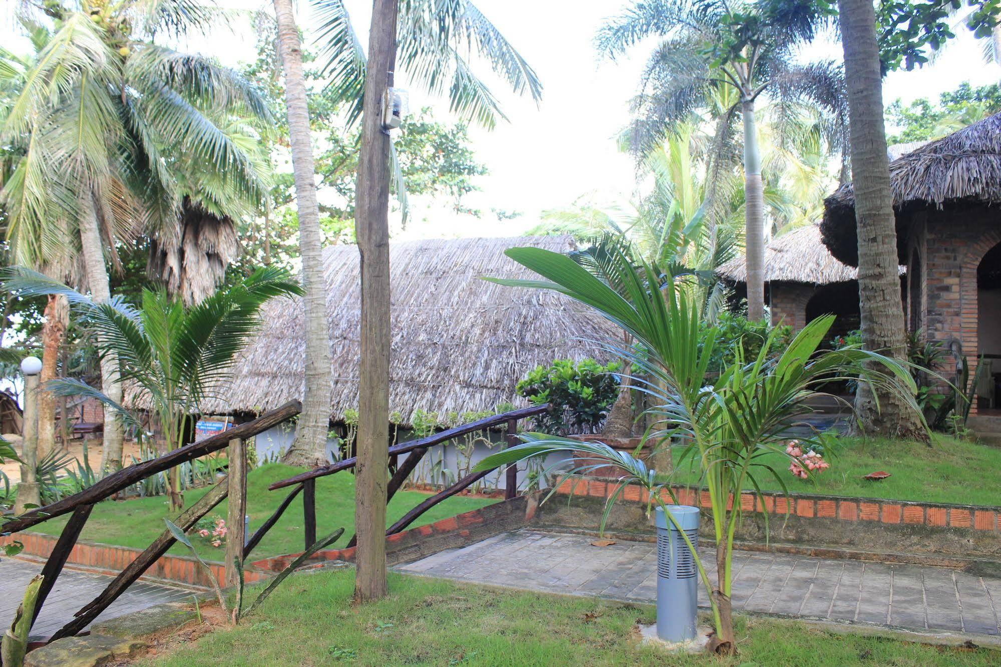 Lien Hiep Thanh Homestay & Beach Bar Дуонг-Донг Экстерьер фото