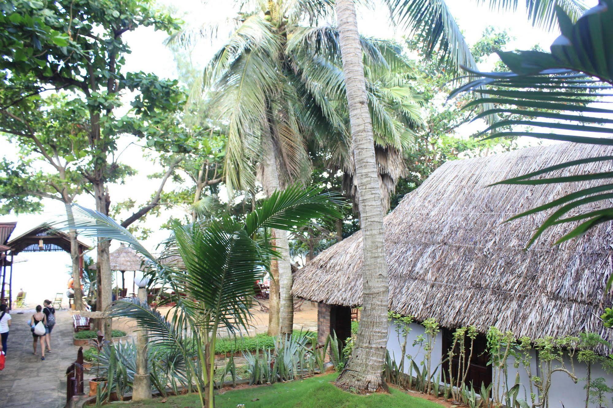 Lien Hiep Thanh Homestay & Beach Bar Дуонг-Донг Экстерьер фото