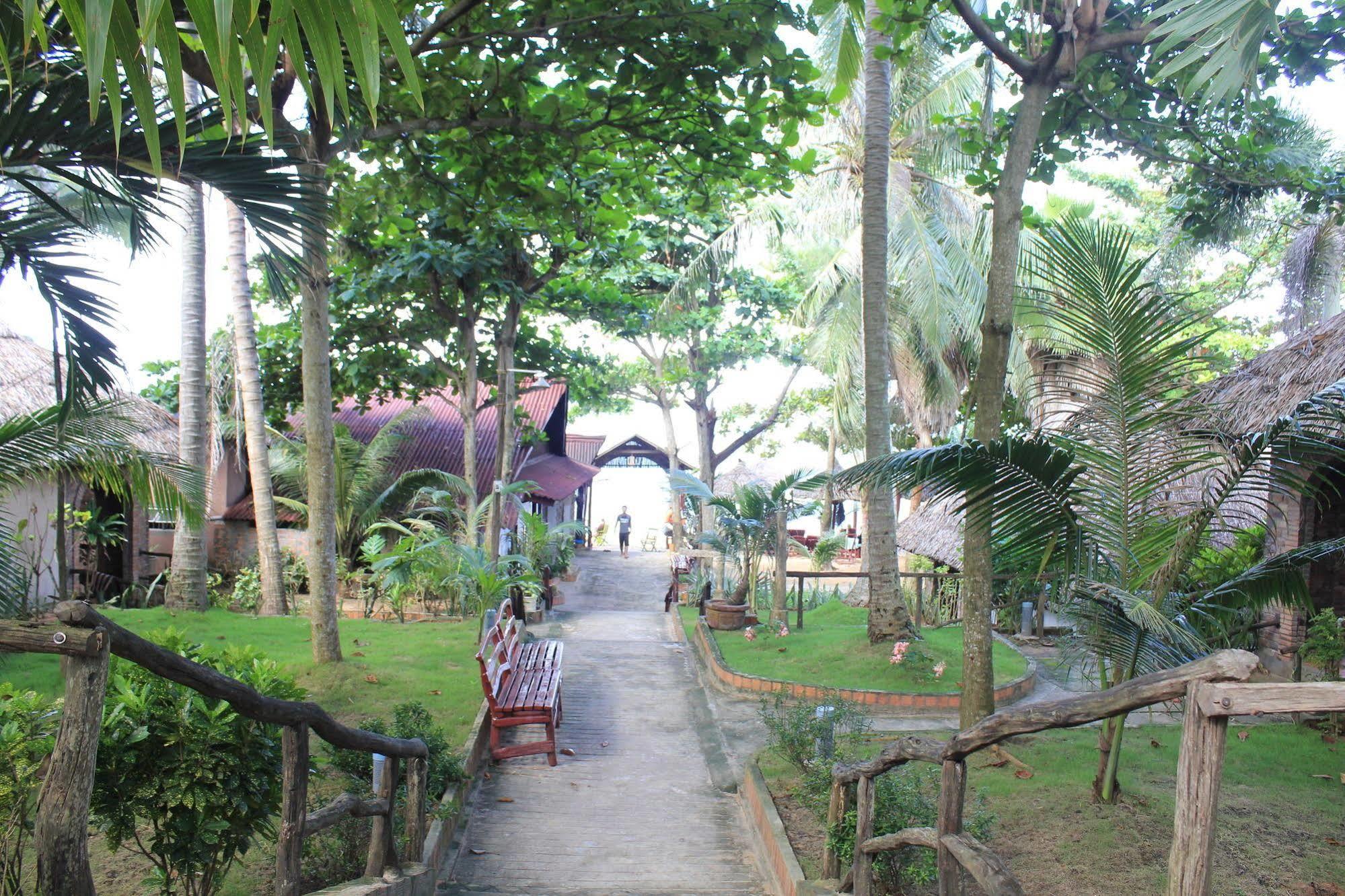 Lien Hiep Thanh Homestay & Beach Bar Дуонг-Донг Экстерьер фото