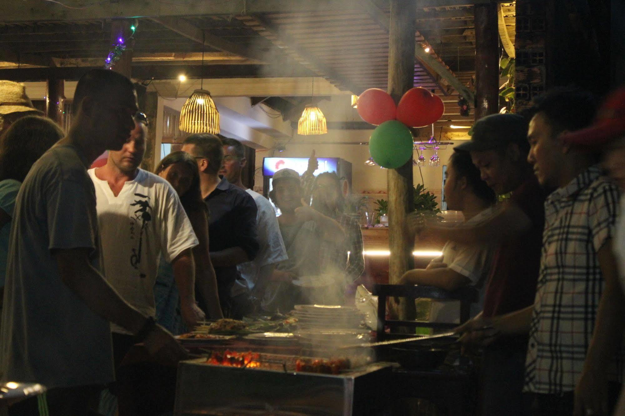Lien Hiep Thanh Homestay & Beach Bar Дуонг-Донг Экстерьер фото
