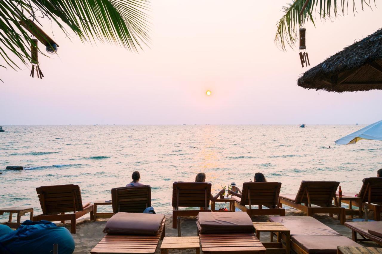 Lien Hiep Thanh Homestay & Beach Bar Дуонг-Донг Экстерьер фото
