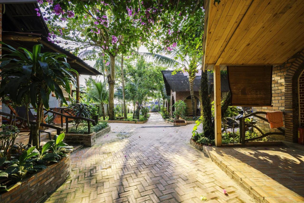 Lien Hiep Thanh Homestay & Beach Bar Дуонг-Донг Экстерьер фото
